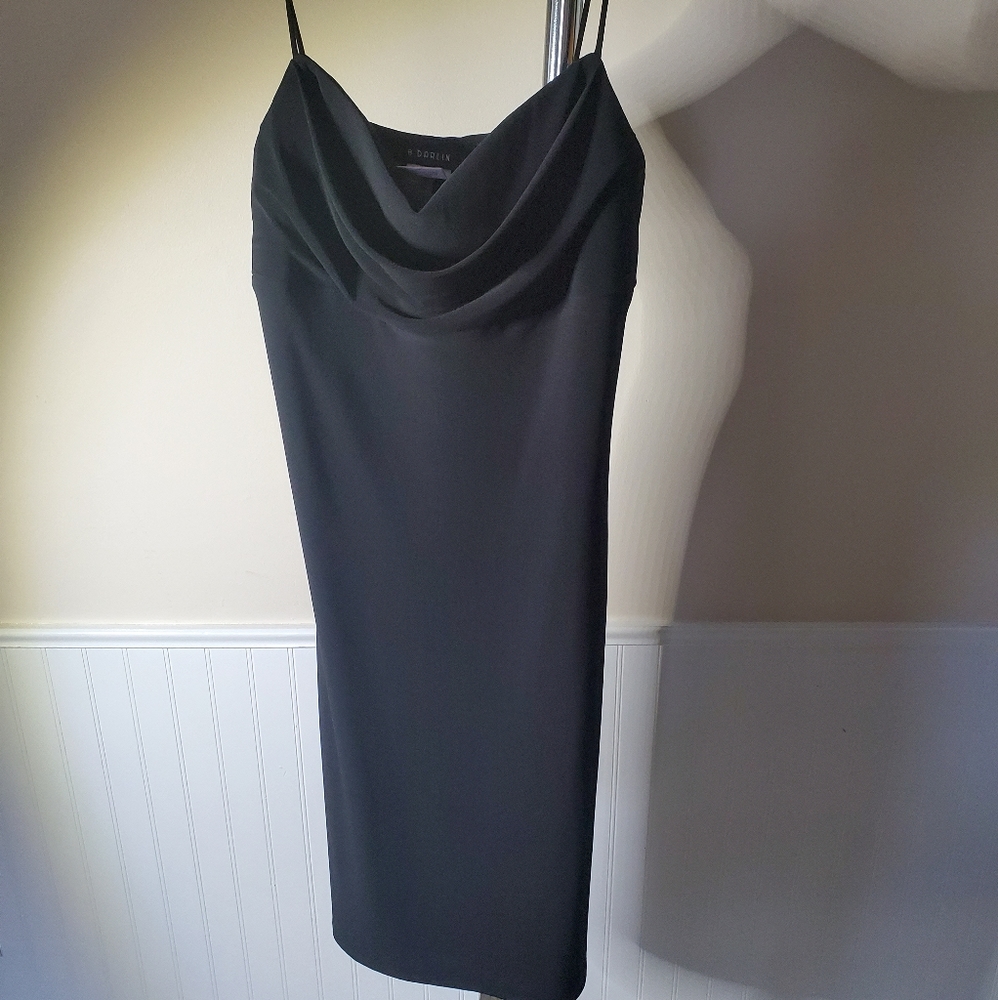 Little black dress mid length spaghetti straps wrinkle free sz 11 / 12